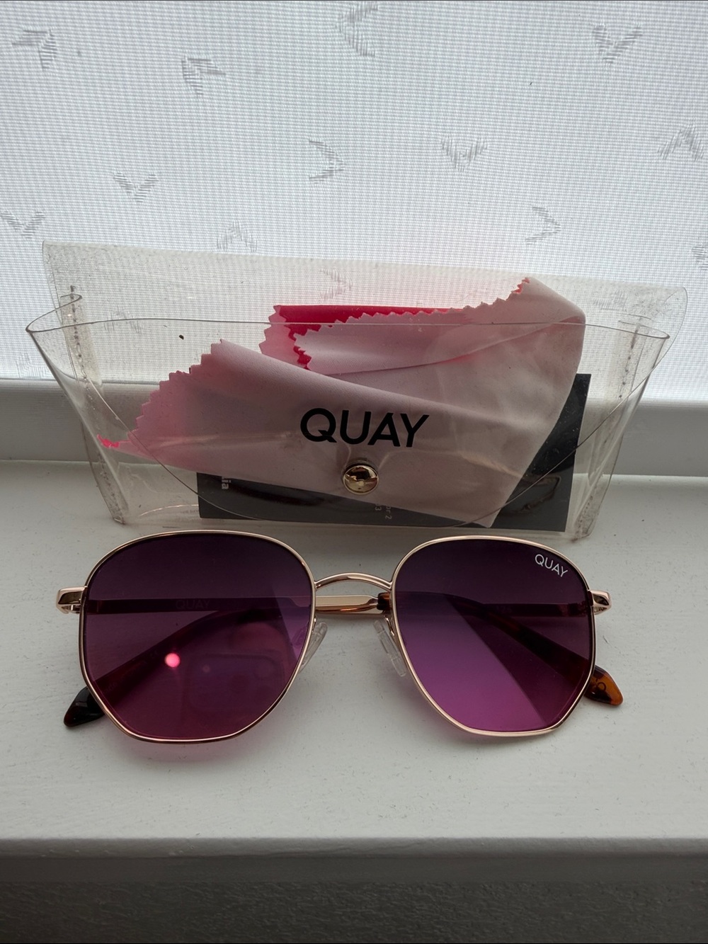 Quay Australia "Big Time" Geometric Sunglasses ✨